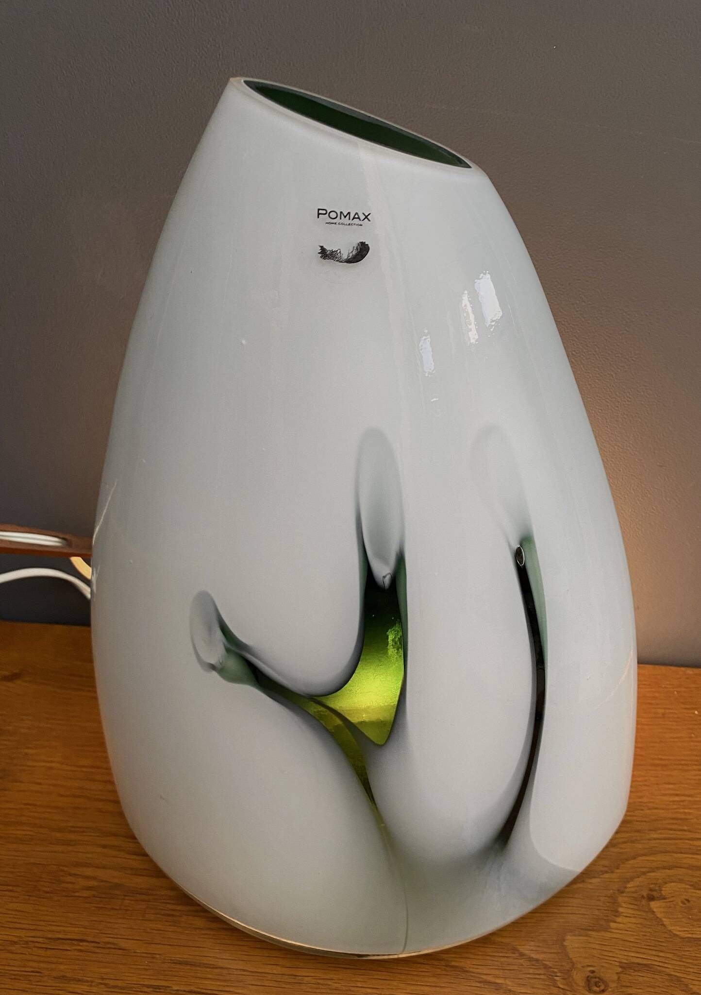 White and Green glass vase by Pomax Hom collection