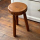 Tabouret tripode en bois massif