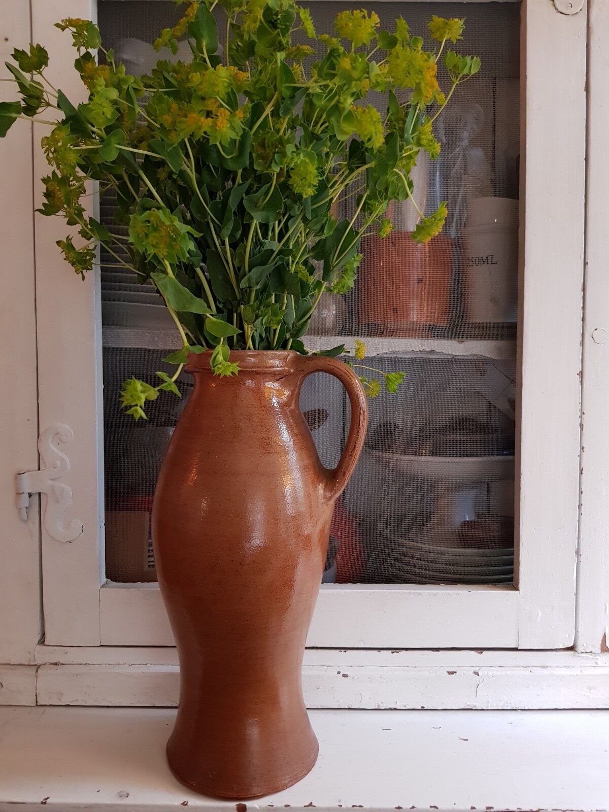 Pitcher vase in sandies