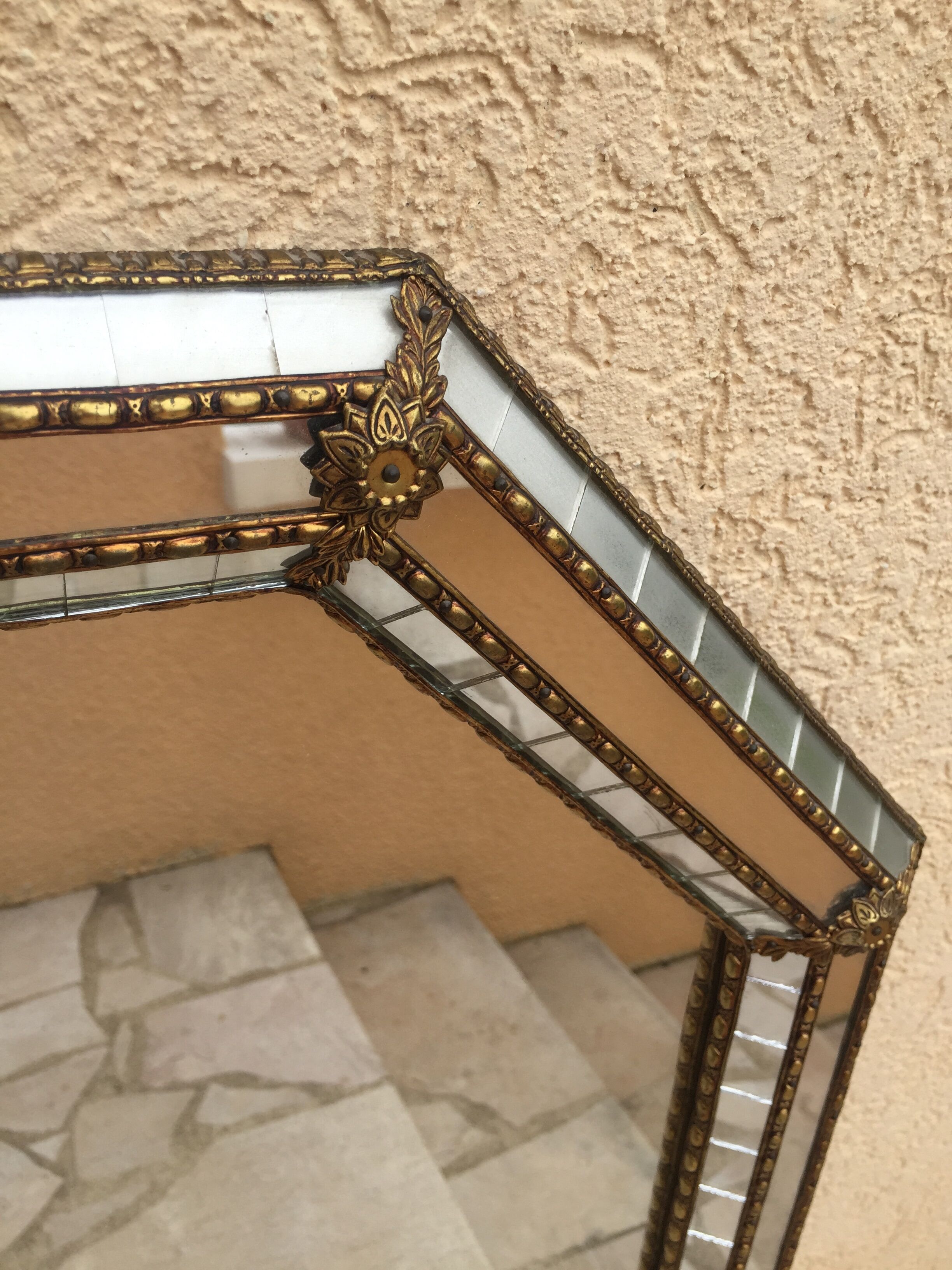 Antique mirror in gilded wood 85 x 59 cm