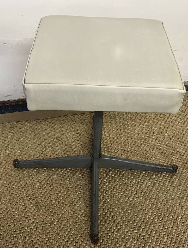 Paire de tabourets métal et skaï vintage