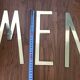 Lettres dorées « au menu »