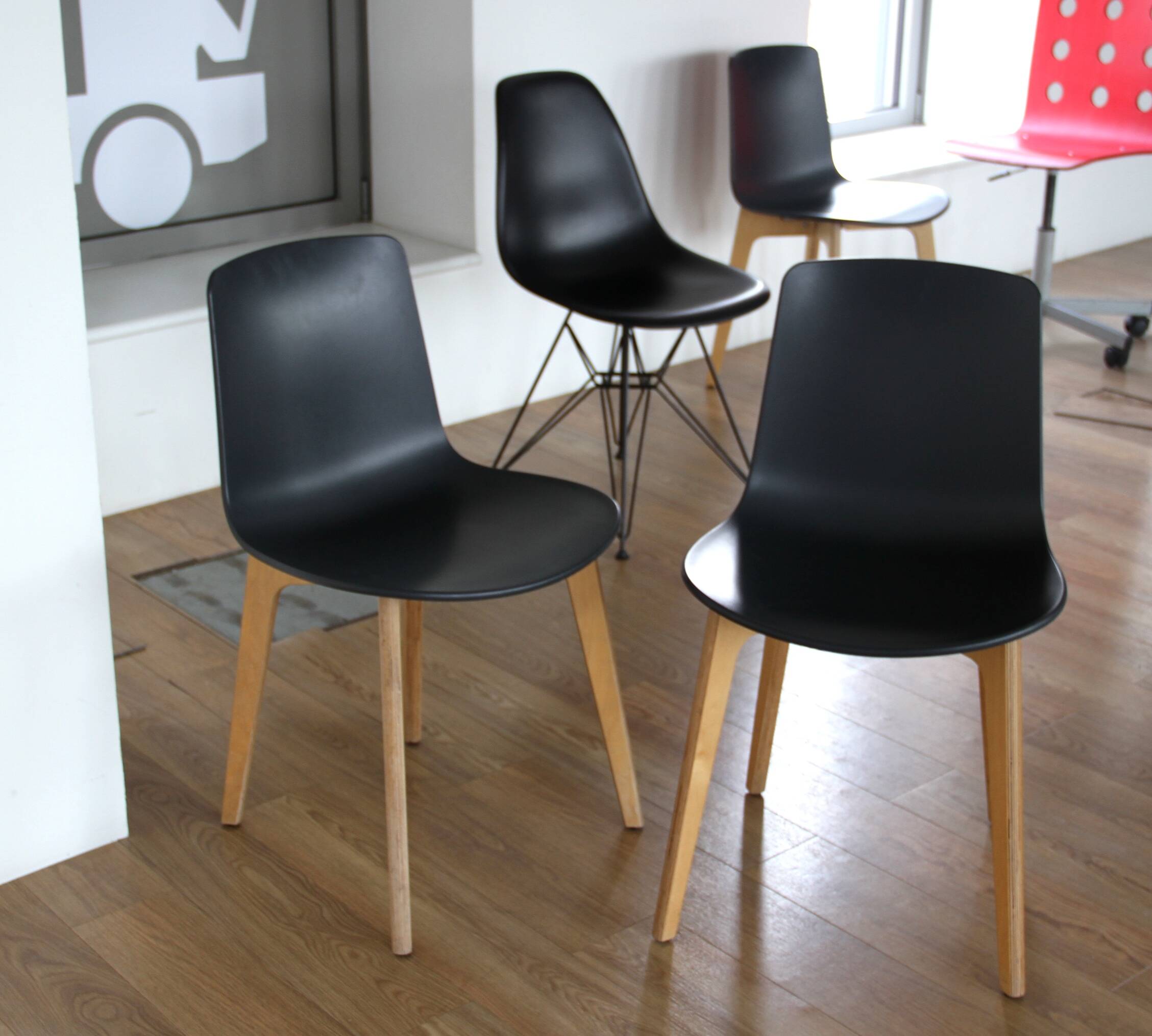 Suite de 8 chaises de bureau Lottus Chair, Enea