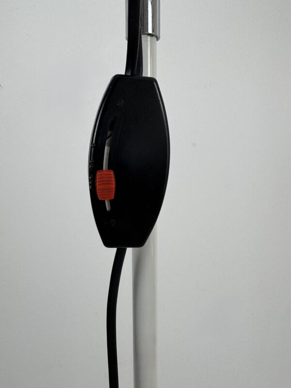 Lampadaire vintage orientable, métal laqué blanc mat et chrome, France 1970