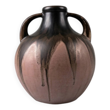 Stoneware vase signed Méténier, double handle, flamed pink and black glaze – 22 cm