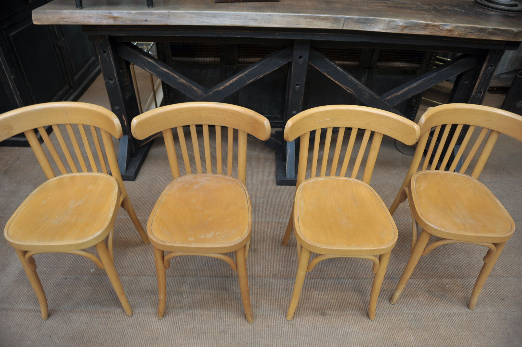 Lot de 6 anciennes chaises bistrot en hêtre courbé des années 1950