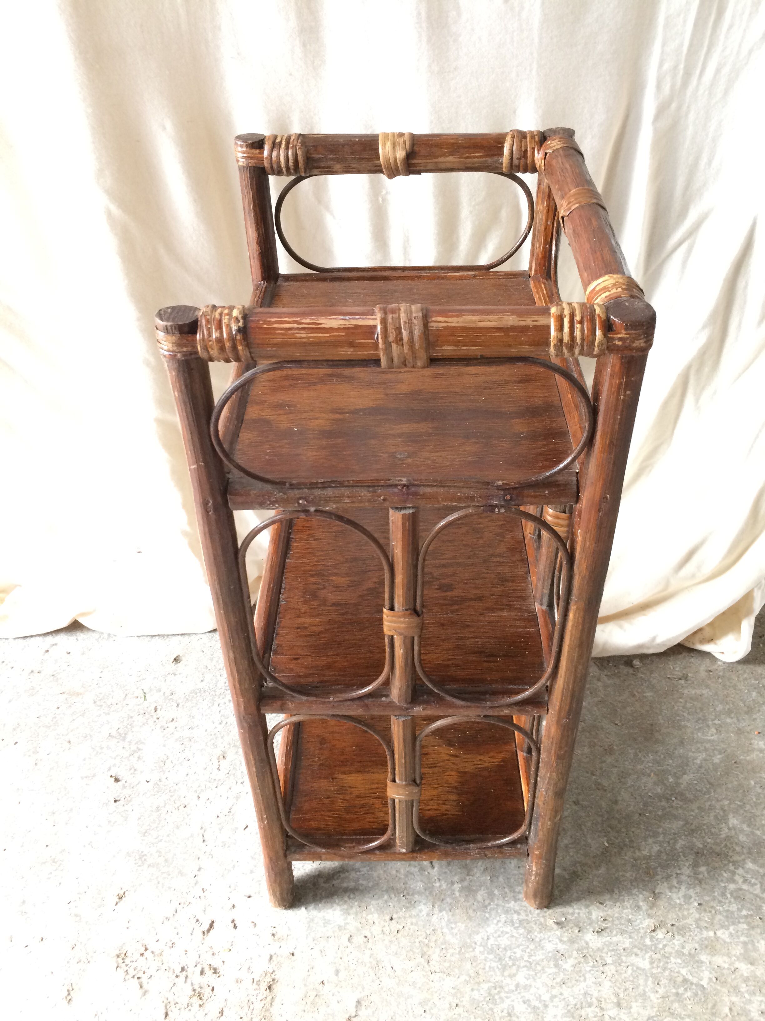 Old Sellette Tablet 3 Vintage Rotin Shelves