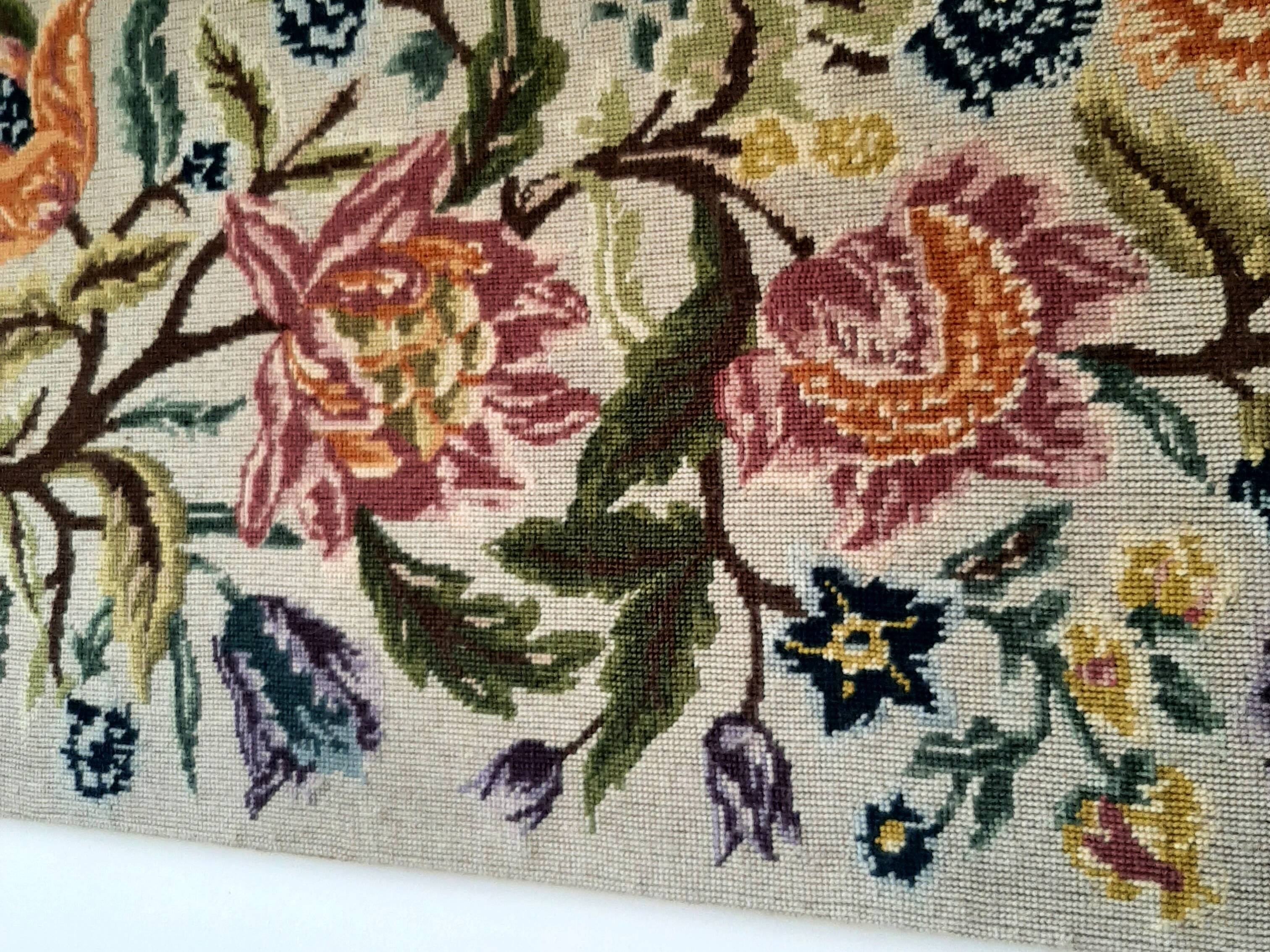 1970s wall tapestry with large multicoloured flowers
