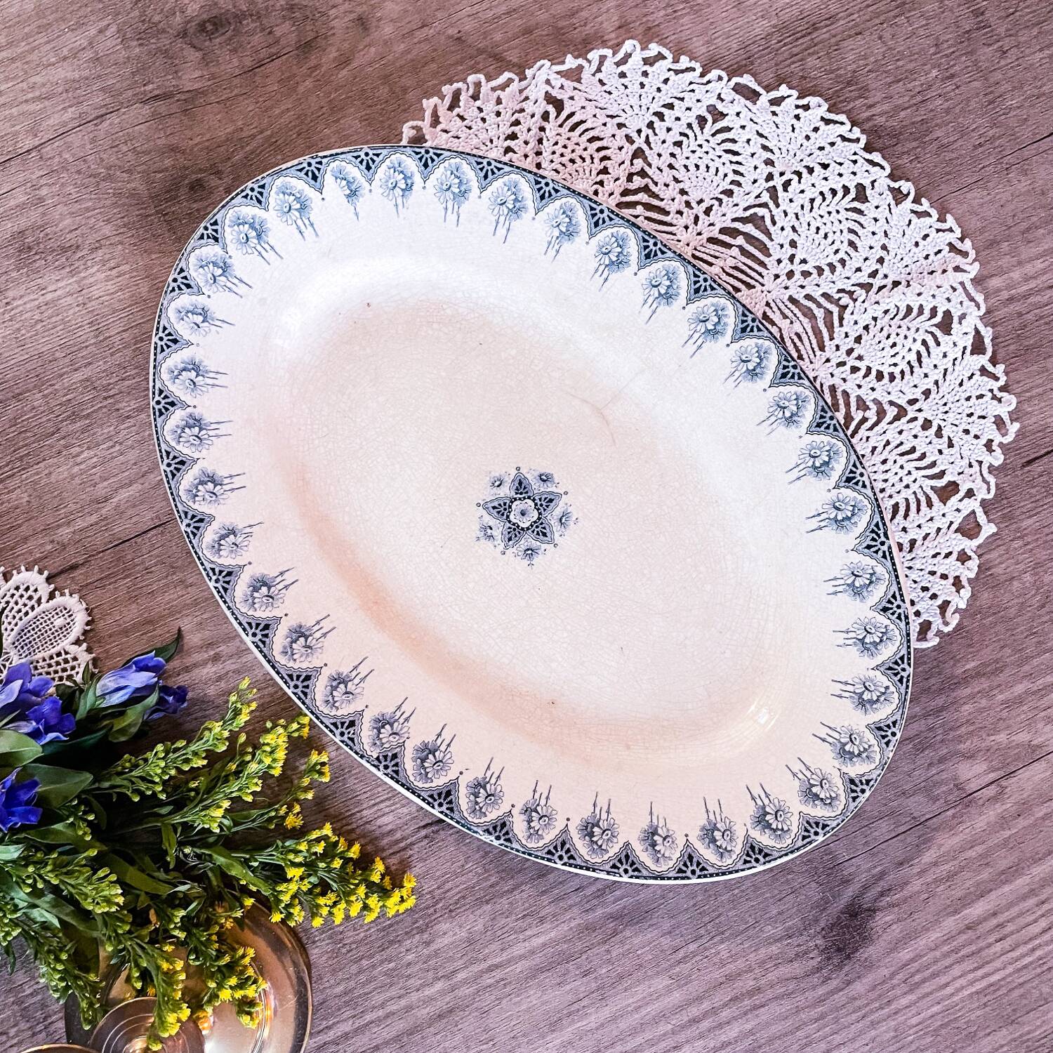 Oval iron earth dish