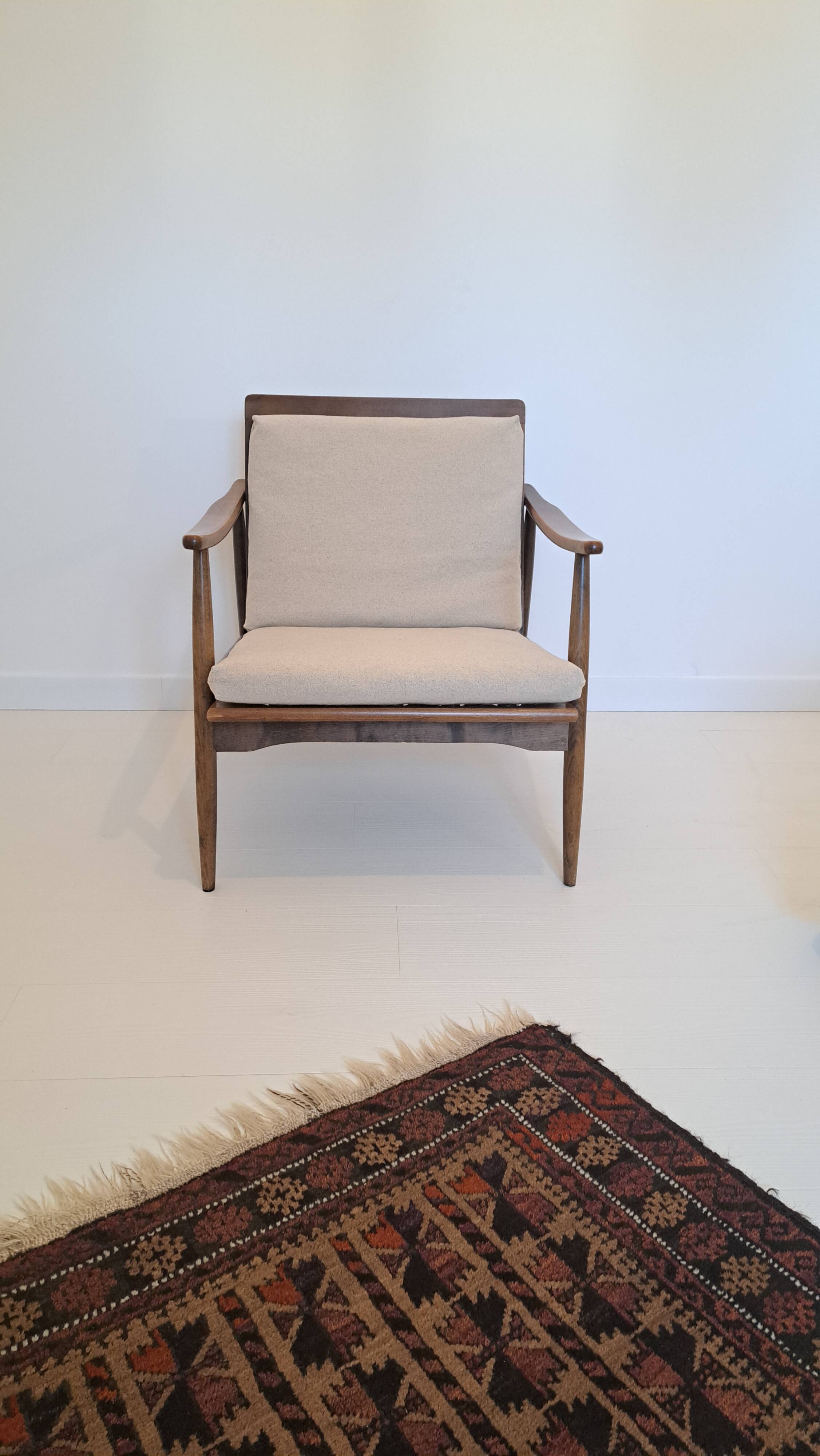 Scandinavian style armchair in solid wood – 1950s/60s