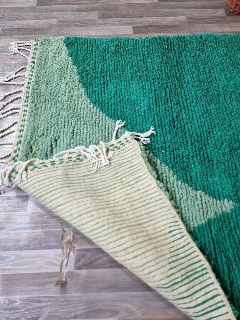Handmade traditional Beni Ourain Berber rug, size 100 x 200 cm.