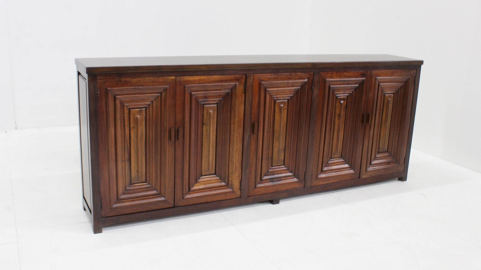 Buffet brutaliste espagnol en bois massif sculpté