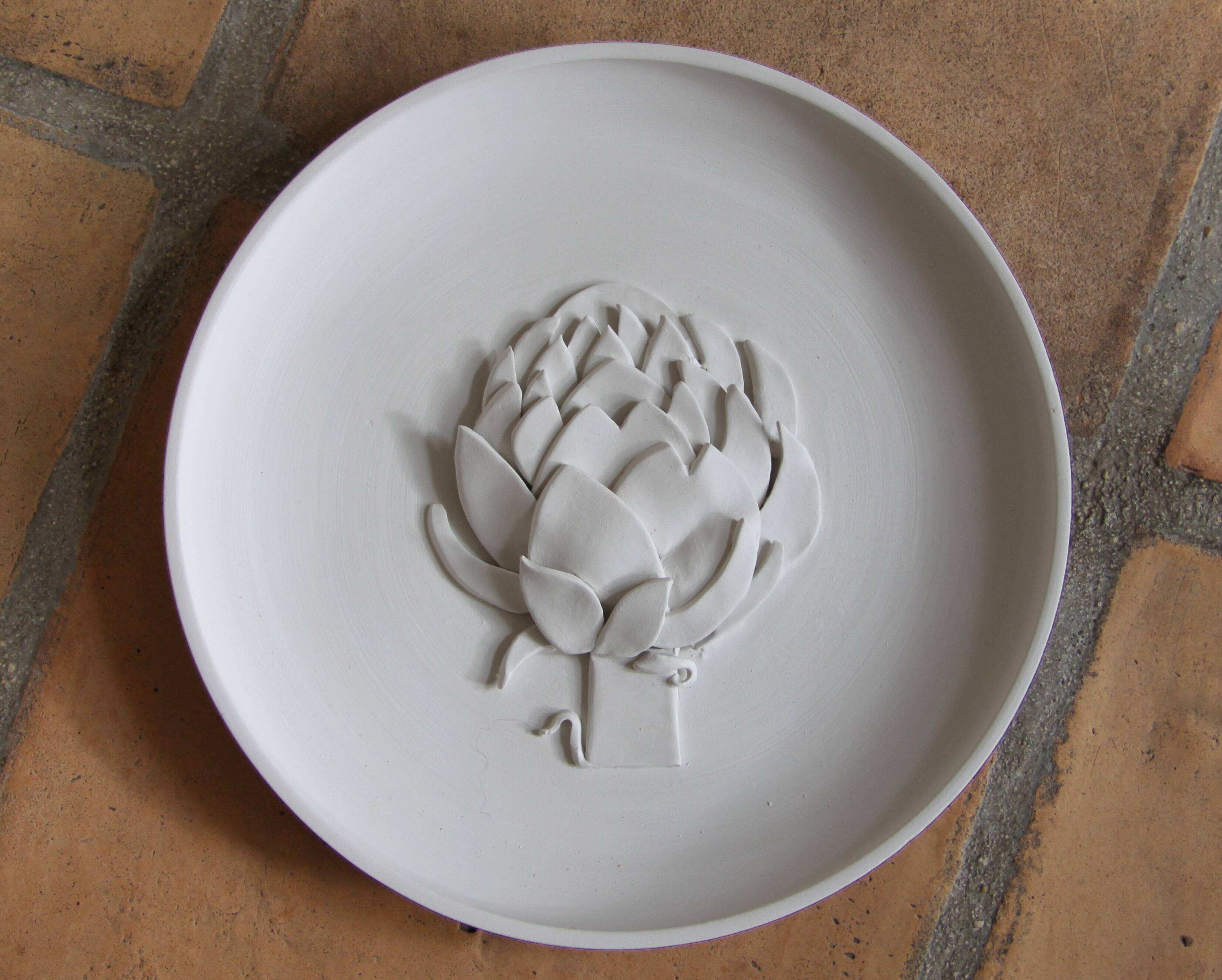 White earthenware centrepiece