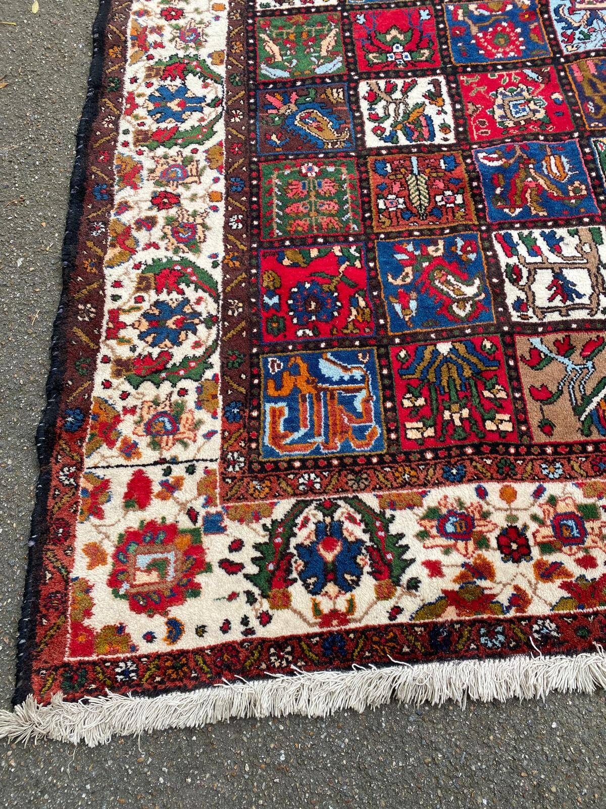 Handmade knotted wool Bakhtiar rug from Iran, burgundy, 200x300cm