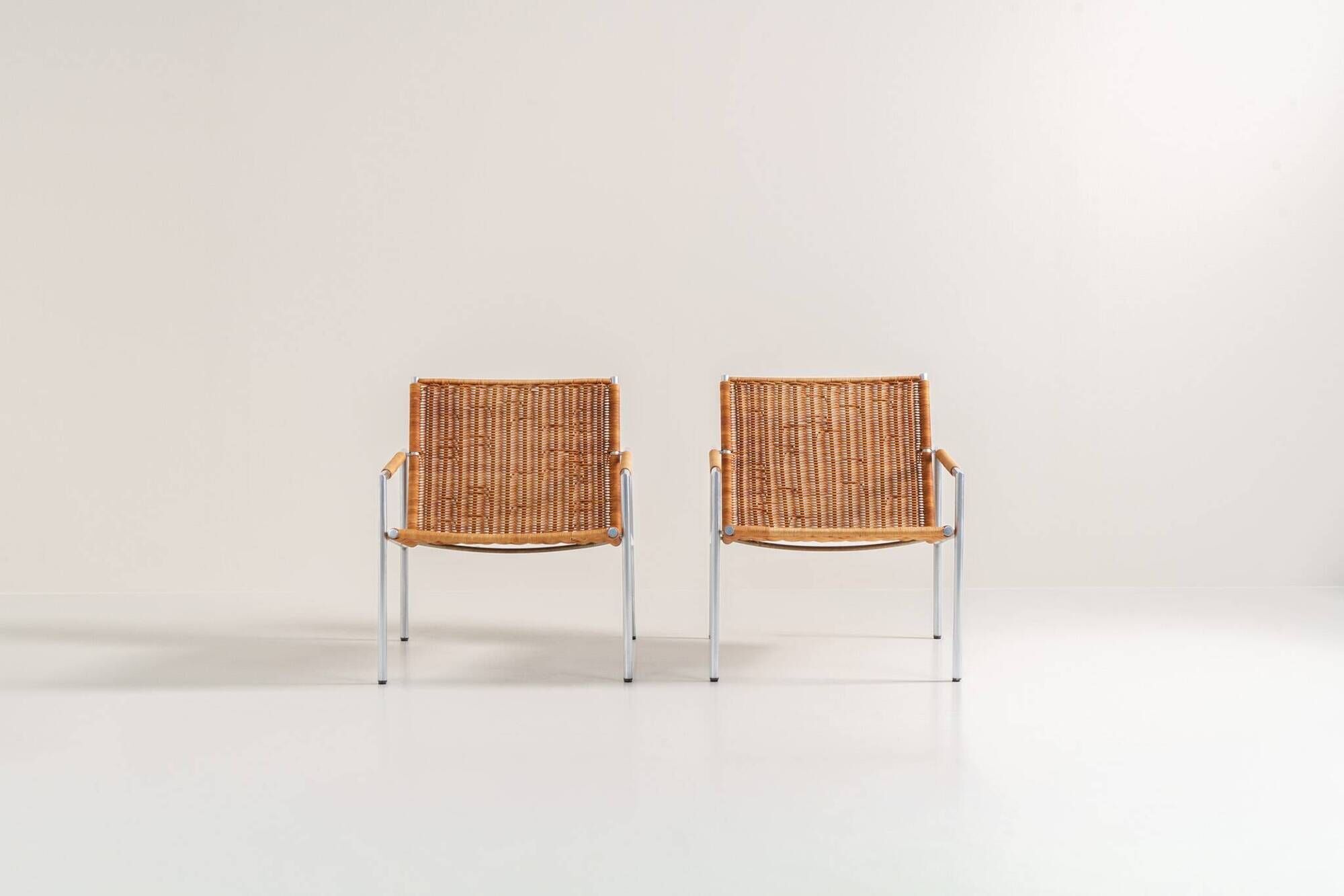 Early pair of modernist “SZ01” arm chairs by Martin Visser for Spectrum