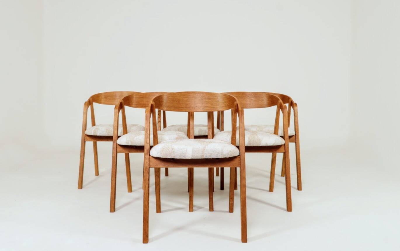 Set of 6 rustic oak wood dining chairs in safari beige.