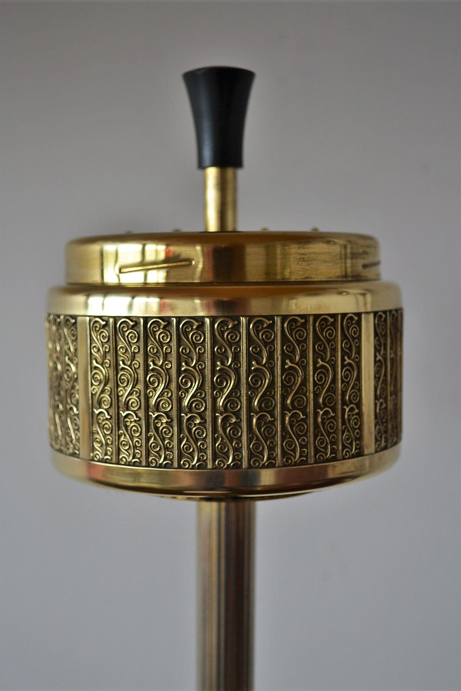 Schleuderascher ashtray in chiseled brass, from Germany in the 50s/60s