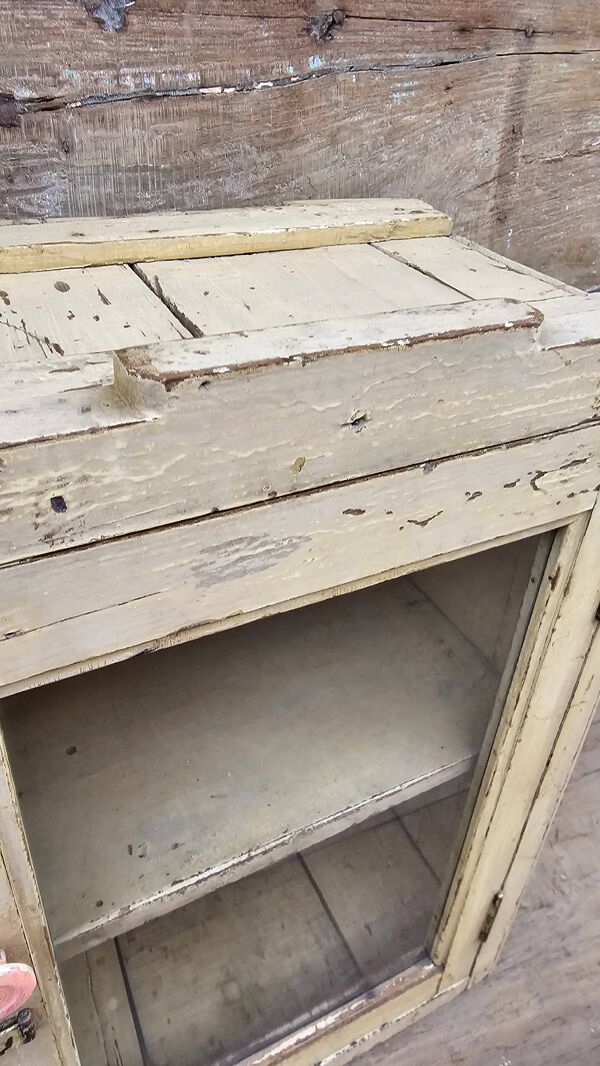 Ancienne vitrine murale Art déco en teck birman