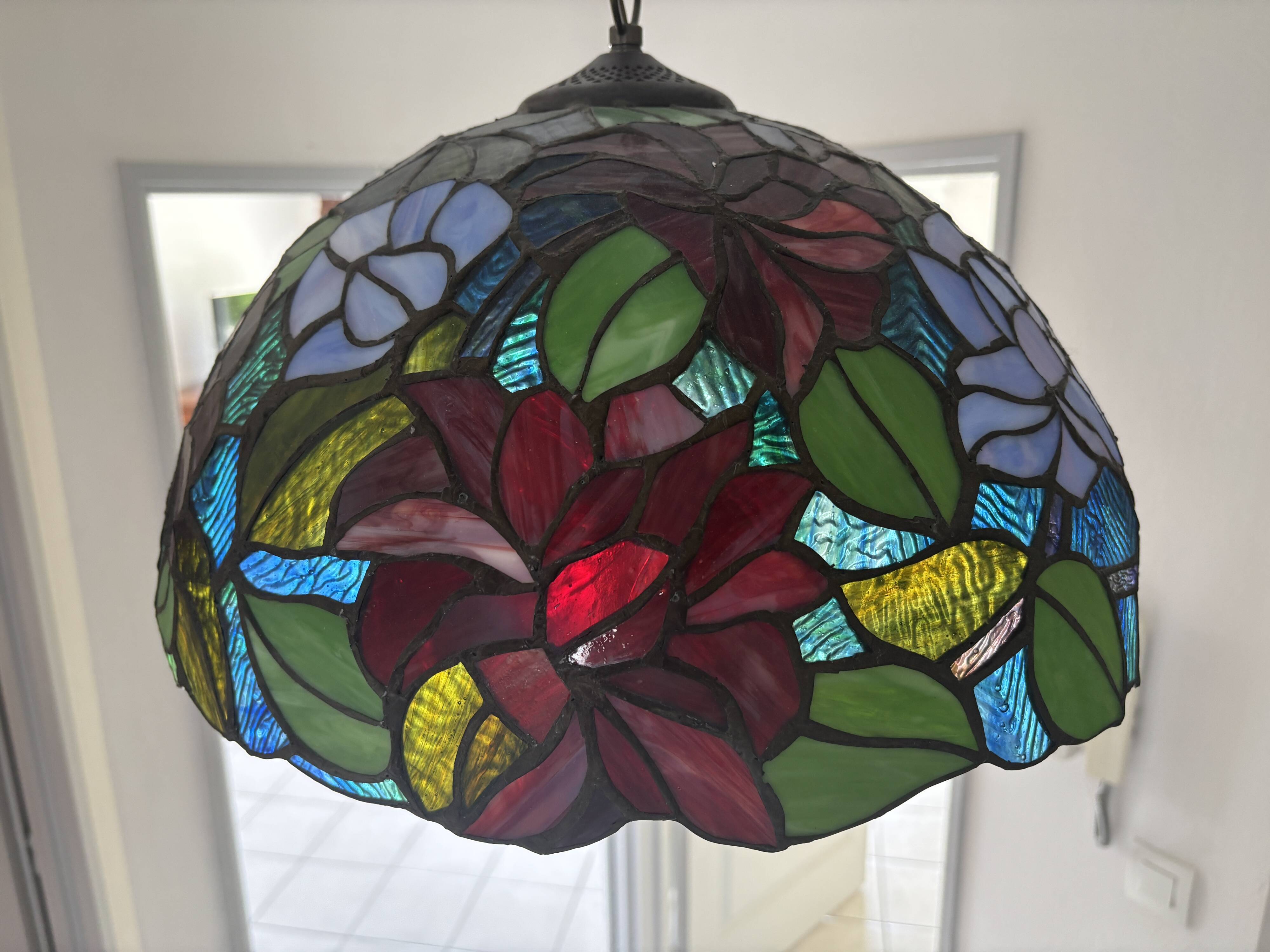 Tiffany-style floral stained glass pendant light in brass D40cm