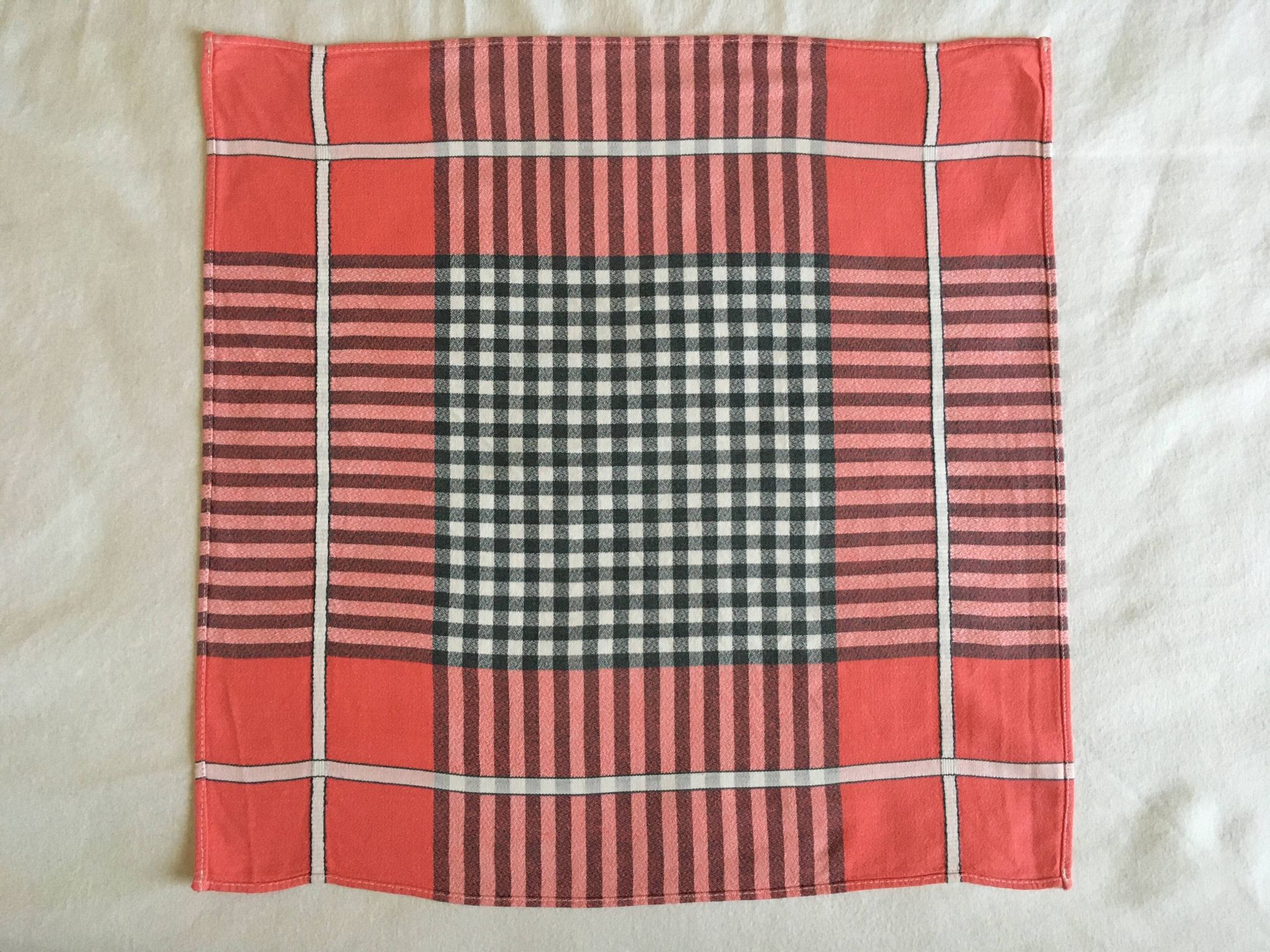3 red/yellow bistro napkins 47 x 47