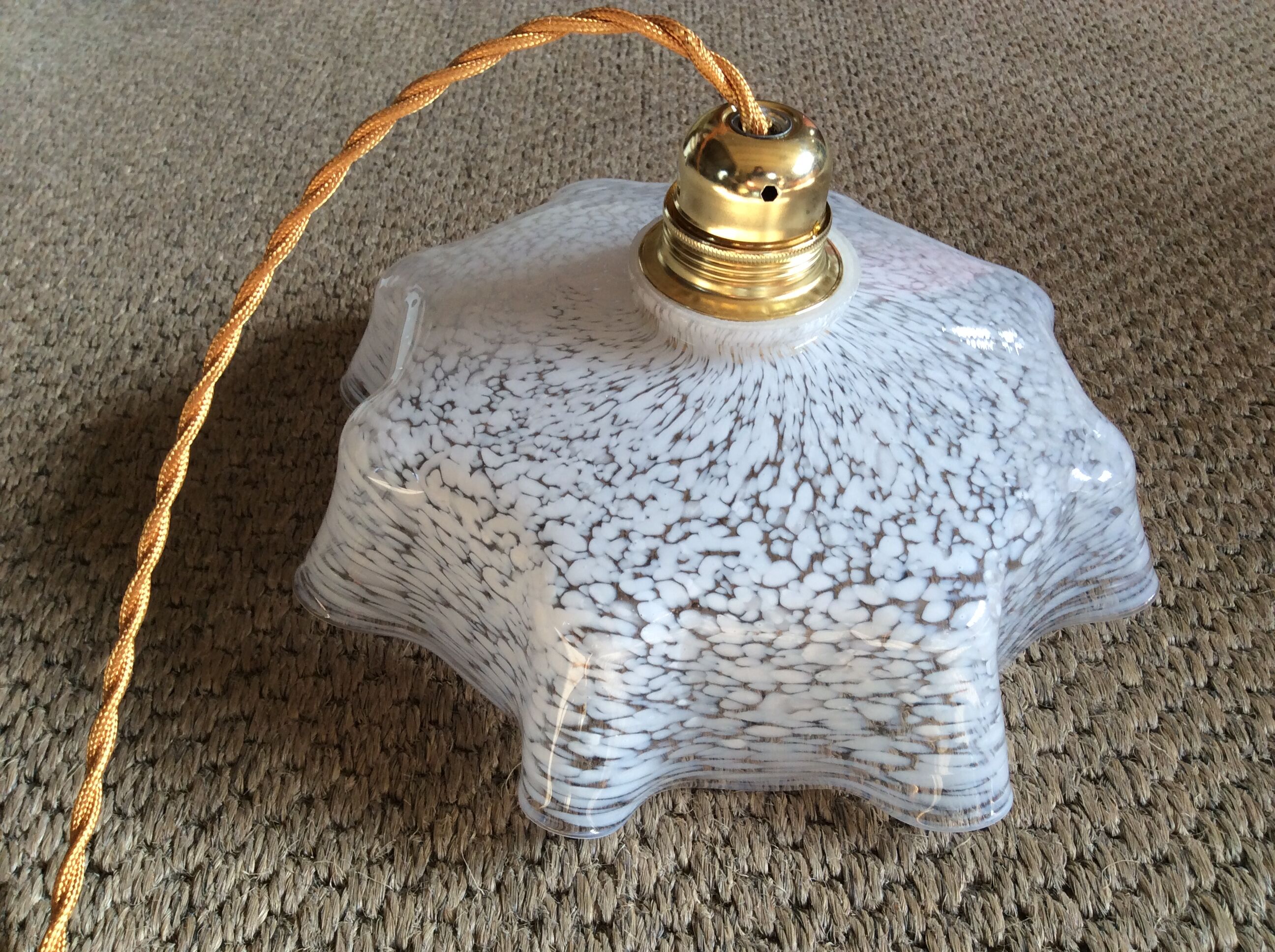 Clichy glass suspension