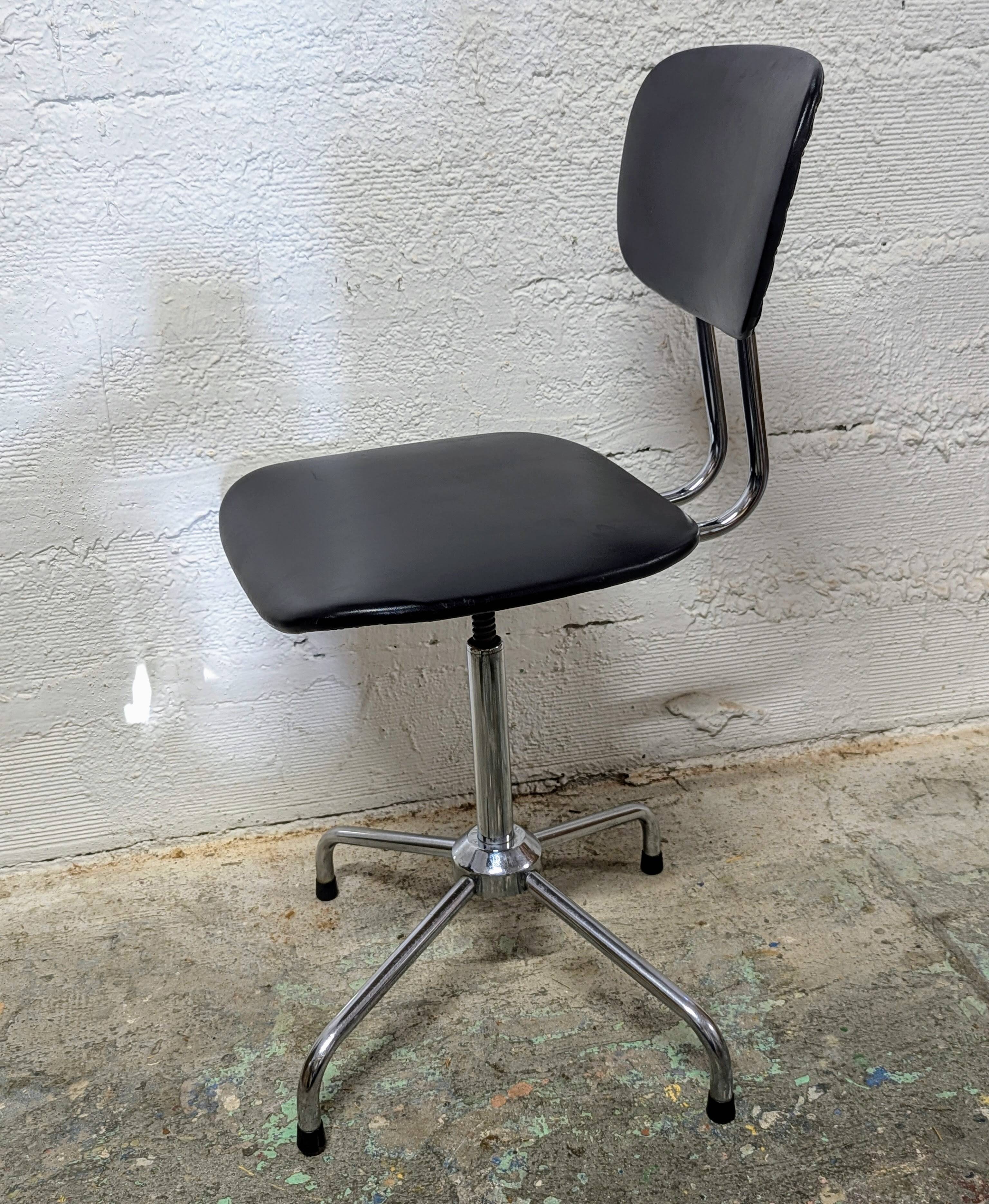 Vintage workshop chair with star base
