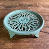 Godin cast iron trivet