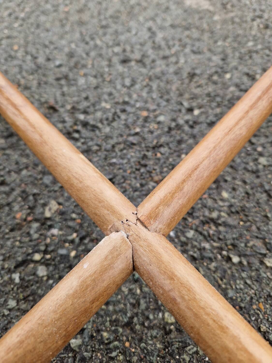 Set of 4 solid organic chairs