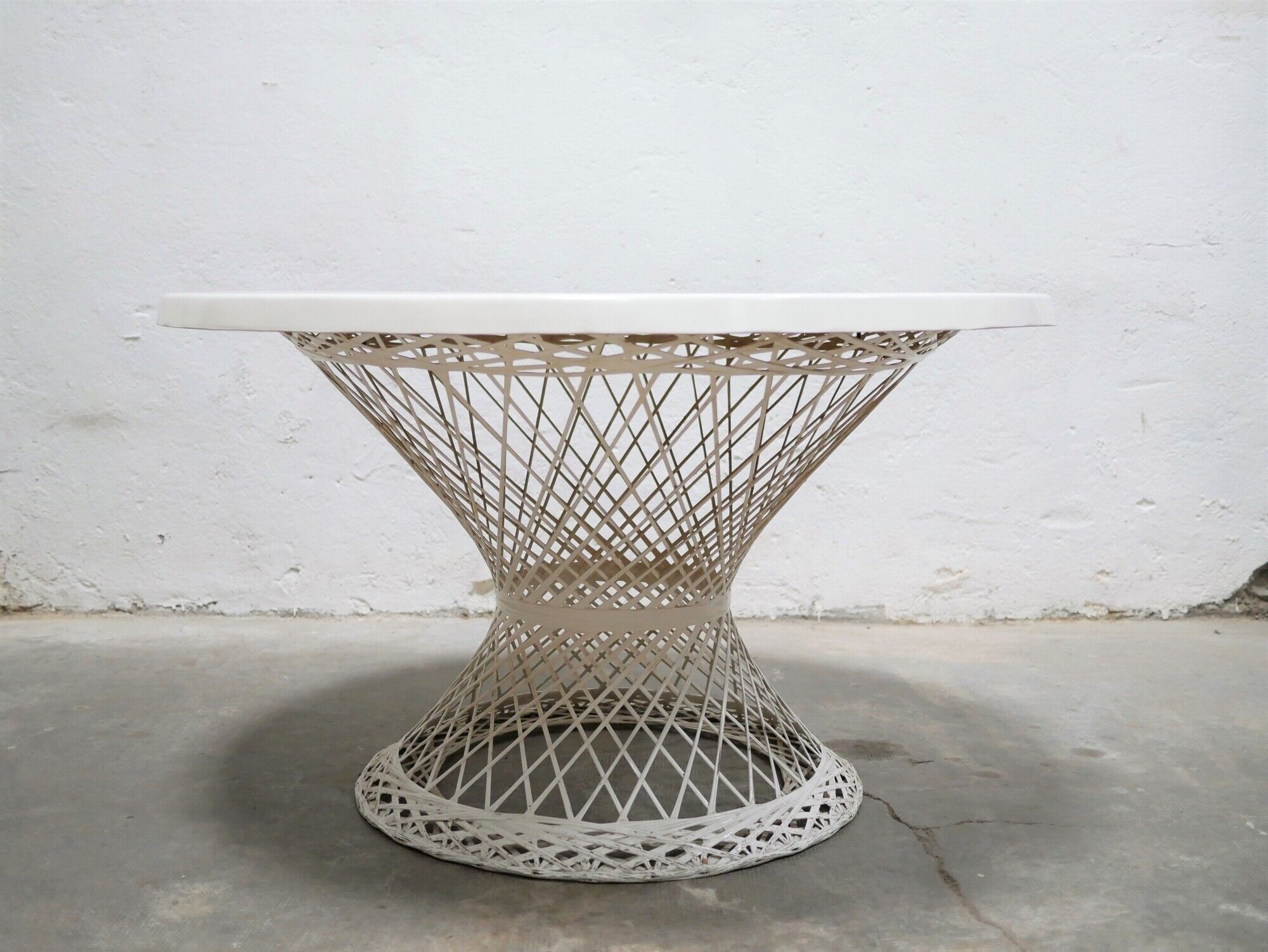 Garden table and 5 vintage fiberglass chairs by Russell Woodard