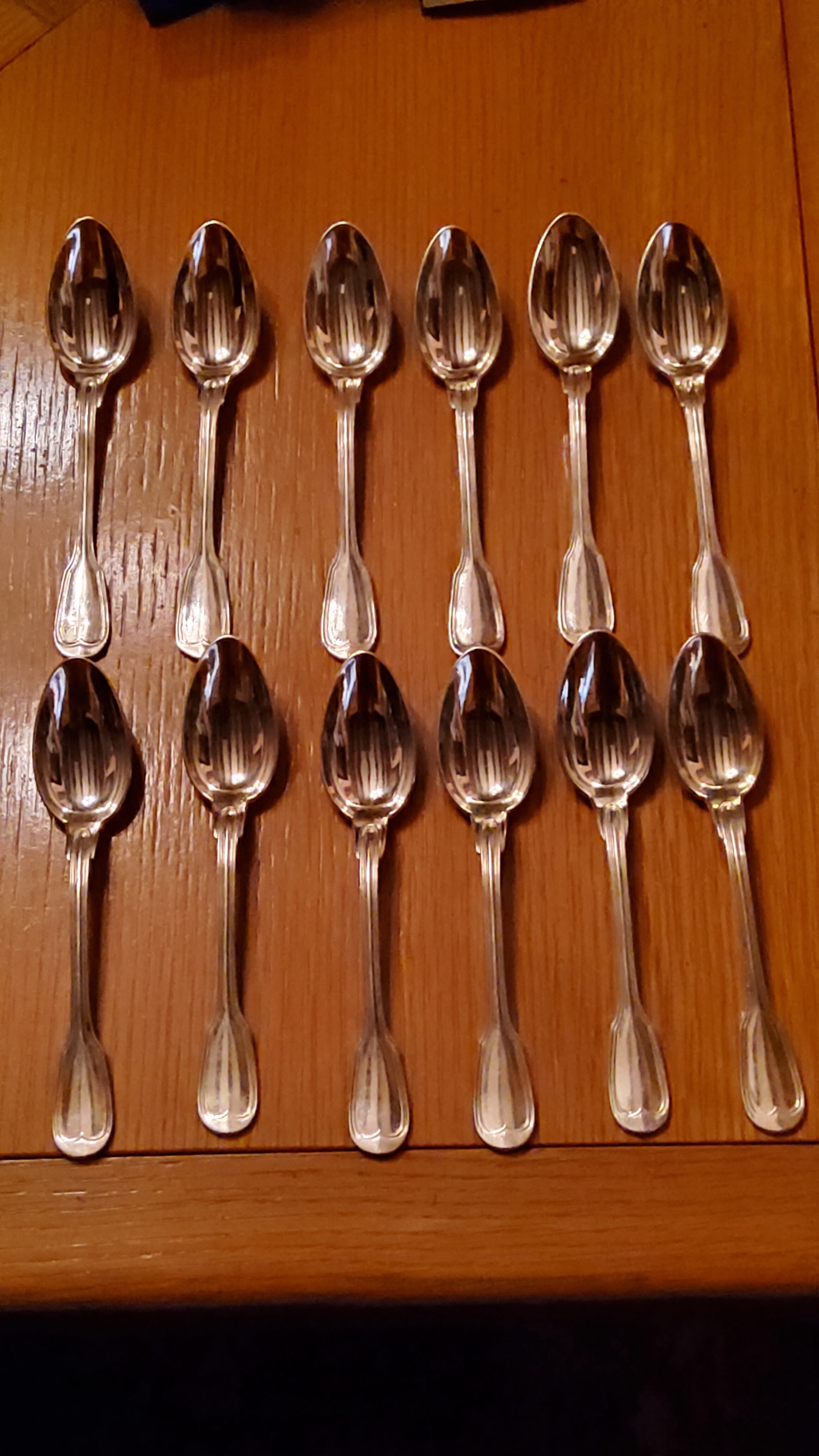 Coffret de 12 cuillères à dessert en métal argenté fin XIXième siècle