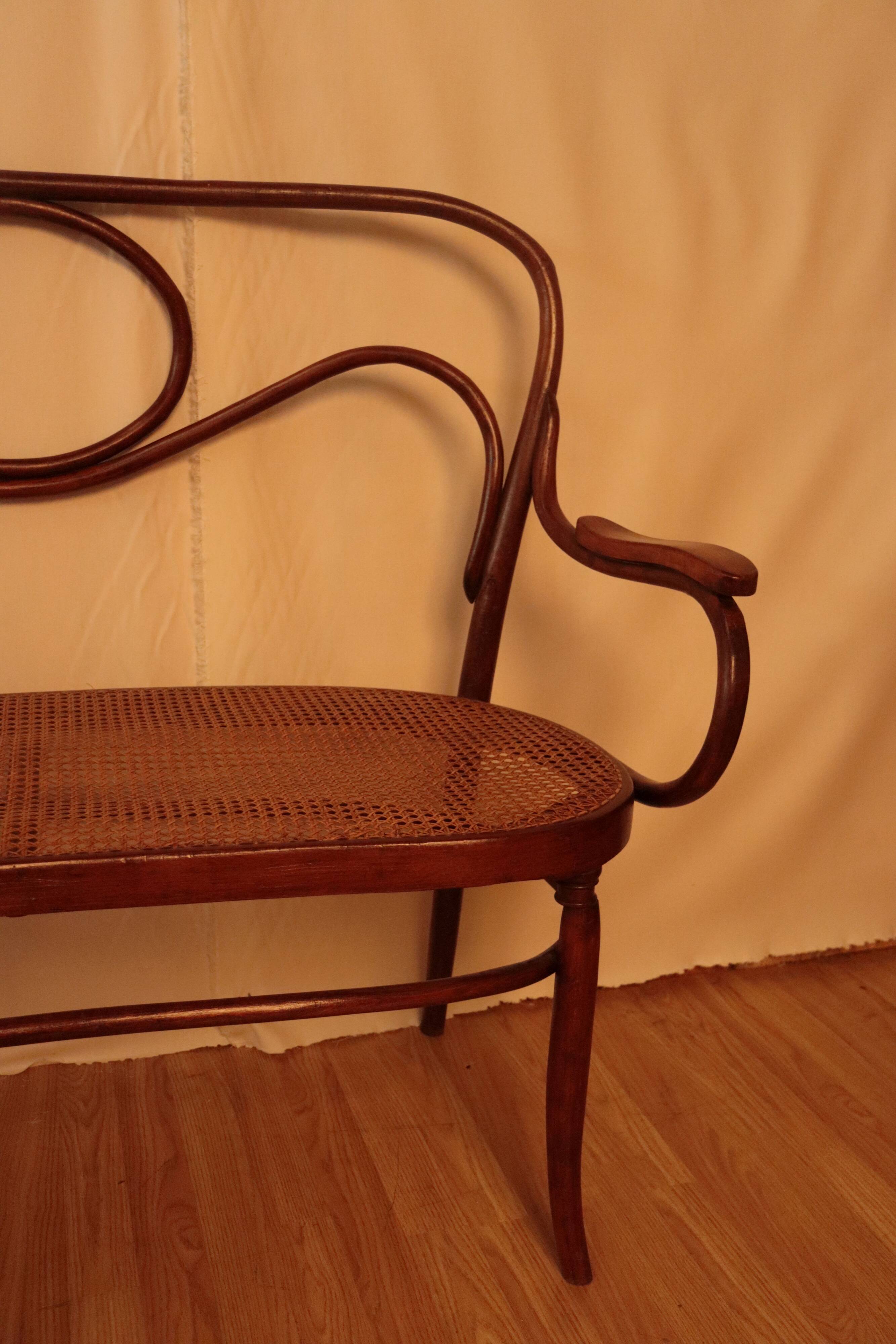 Bench n°18 curved wood