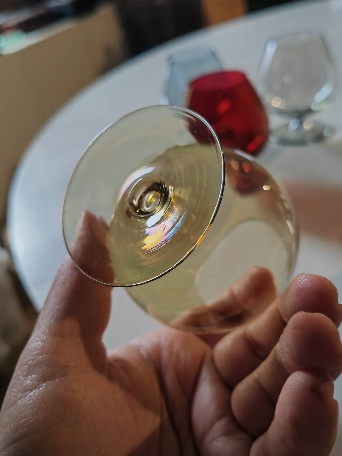 8 verres en cristal coloré