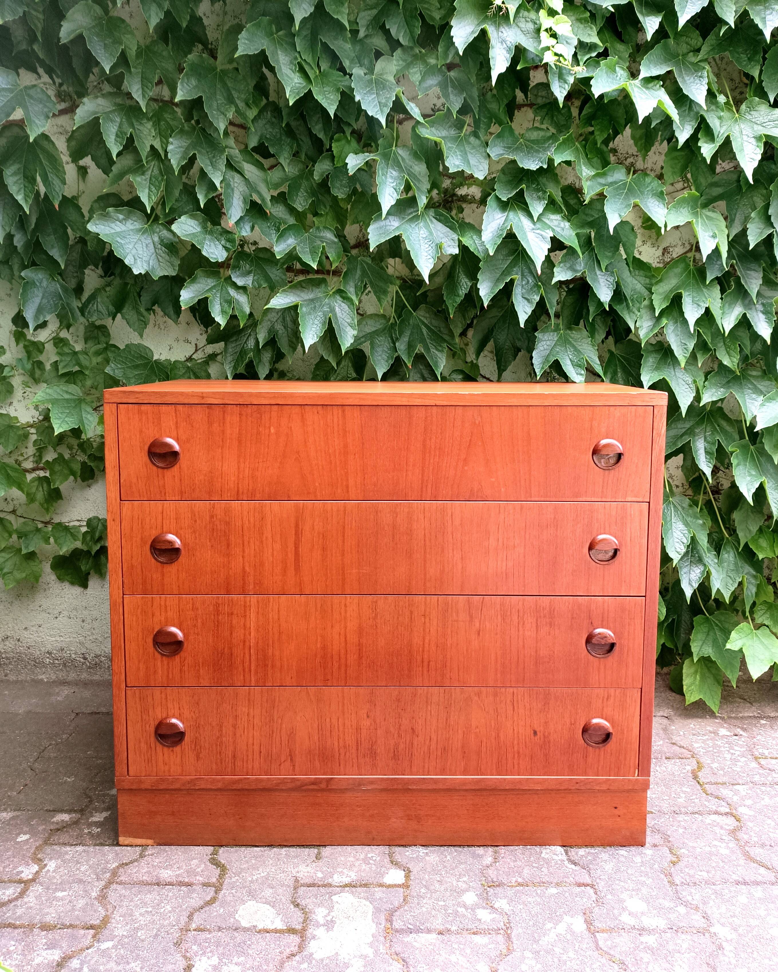 Scandinavian chest of drawers