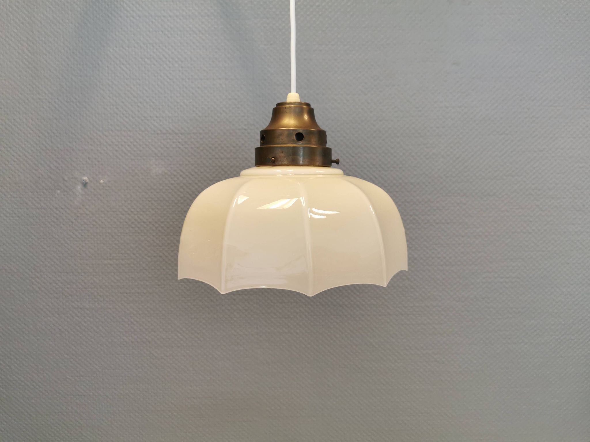"Umbrella lamp" Danish and from the 1940s-1950s in beautiful cream colour with brass top.