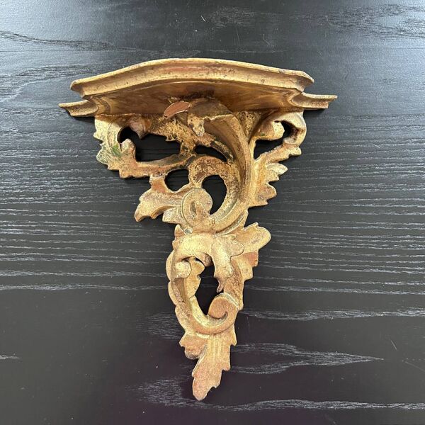 Console dorée style rocaille