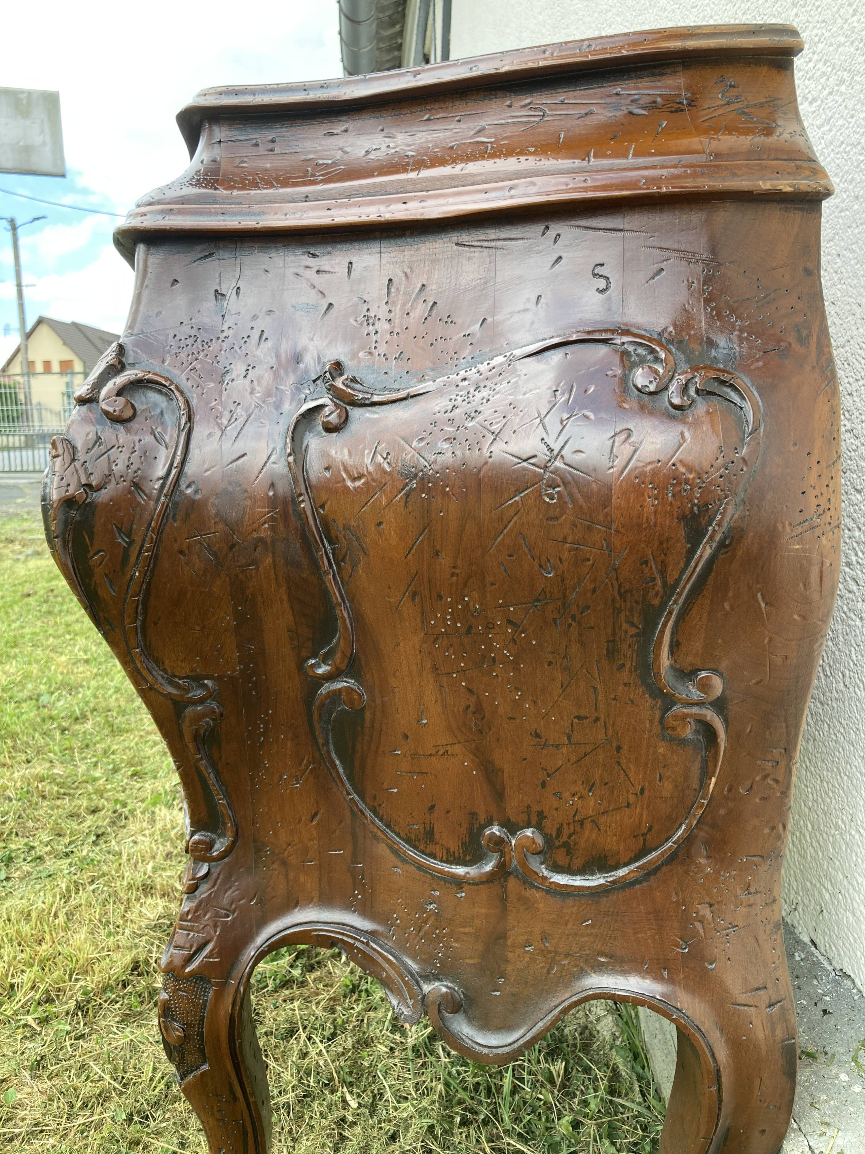 Louis XV style chest of drawers with four drawers