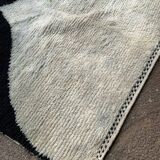 Moroccan rug in natural wool 250cm x 150cm