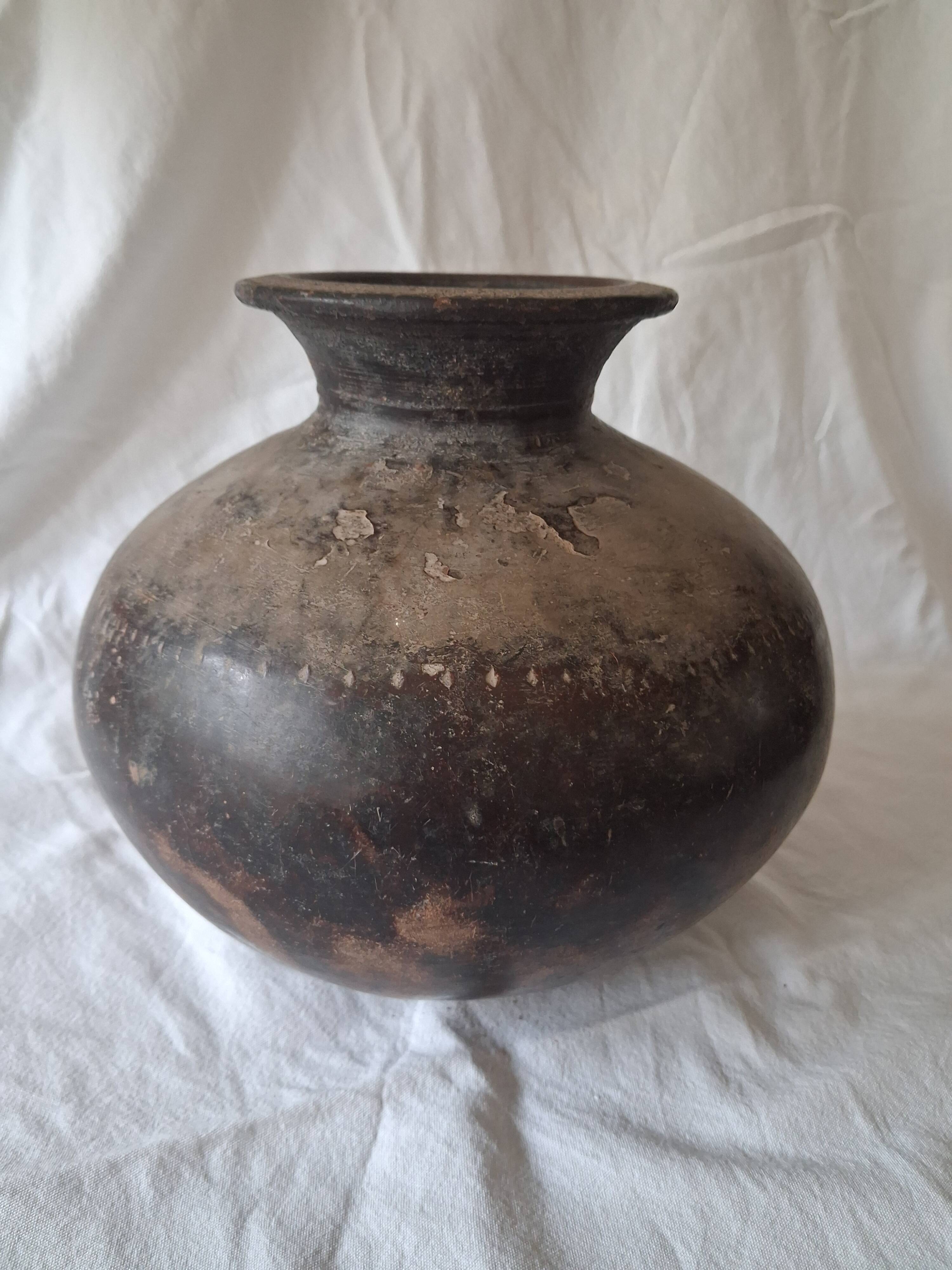 Ancient vase, pot, antique African, made of terracotta.
