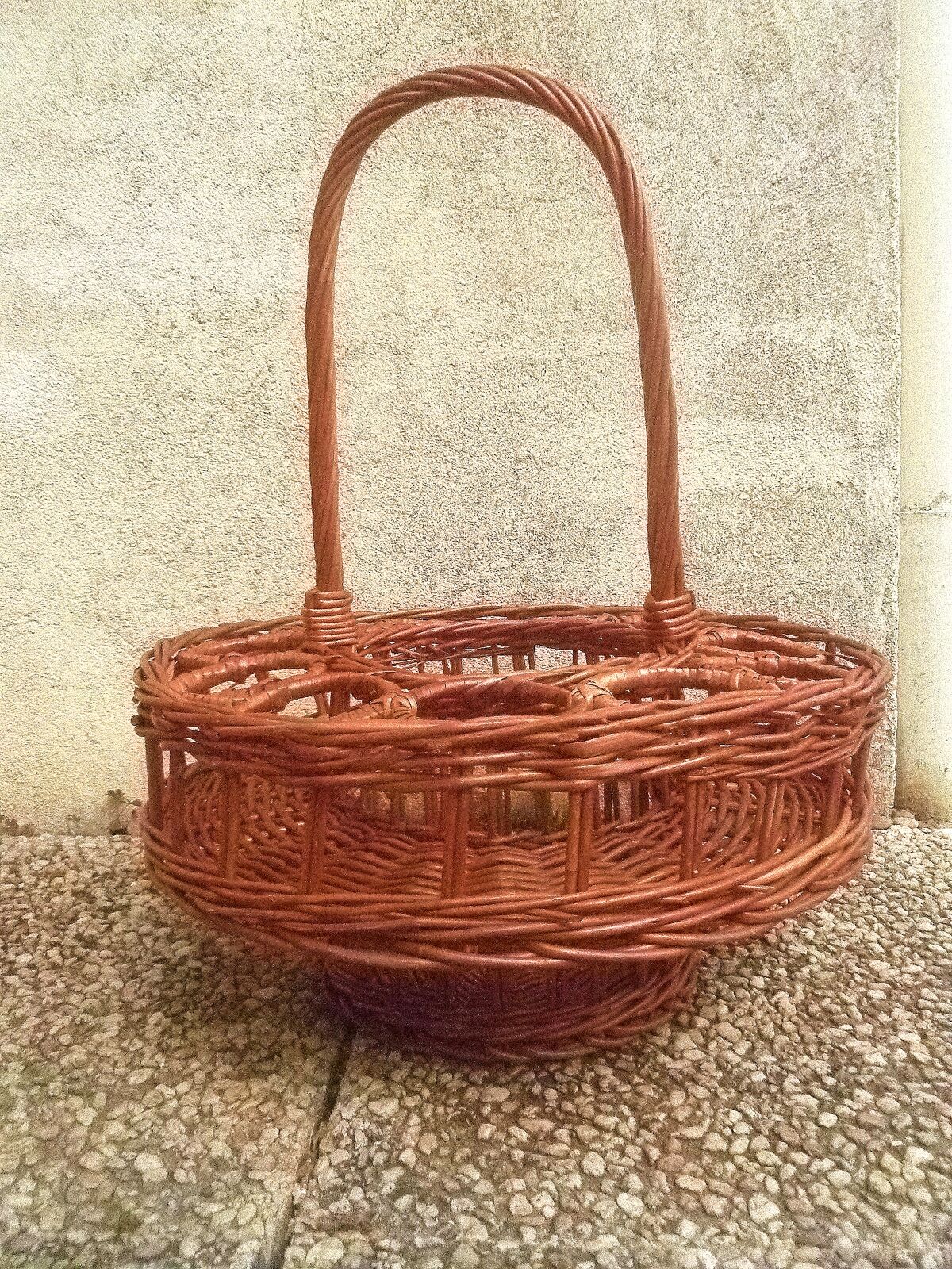 Rattan bar basket , portable , vintage