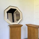 Octagonal mirror in white lacquer with brass surround