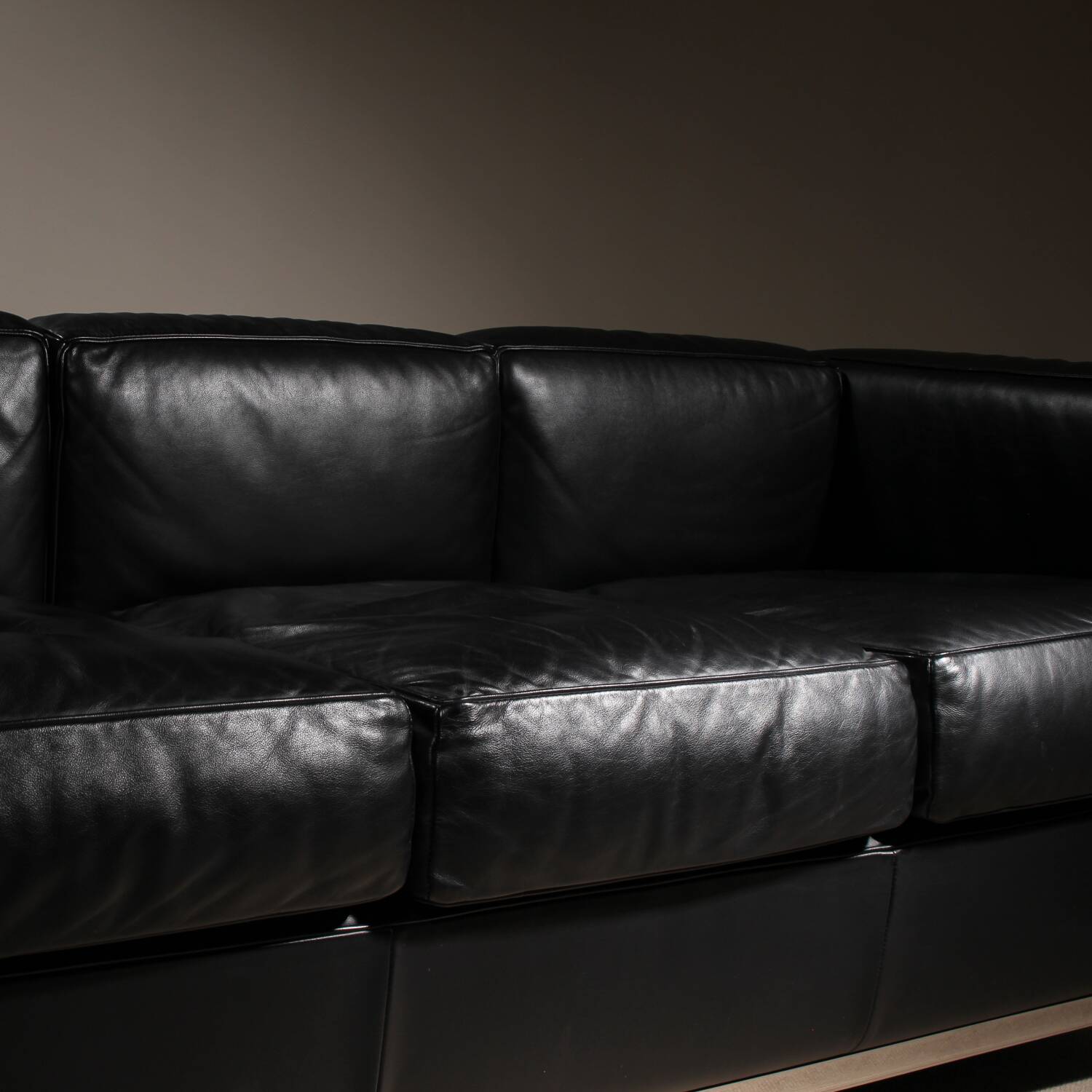 3-Seater Sofa ‚LC2‘ by Le Corbusier, P. Jeanneret, C. Perriand for Cassina
