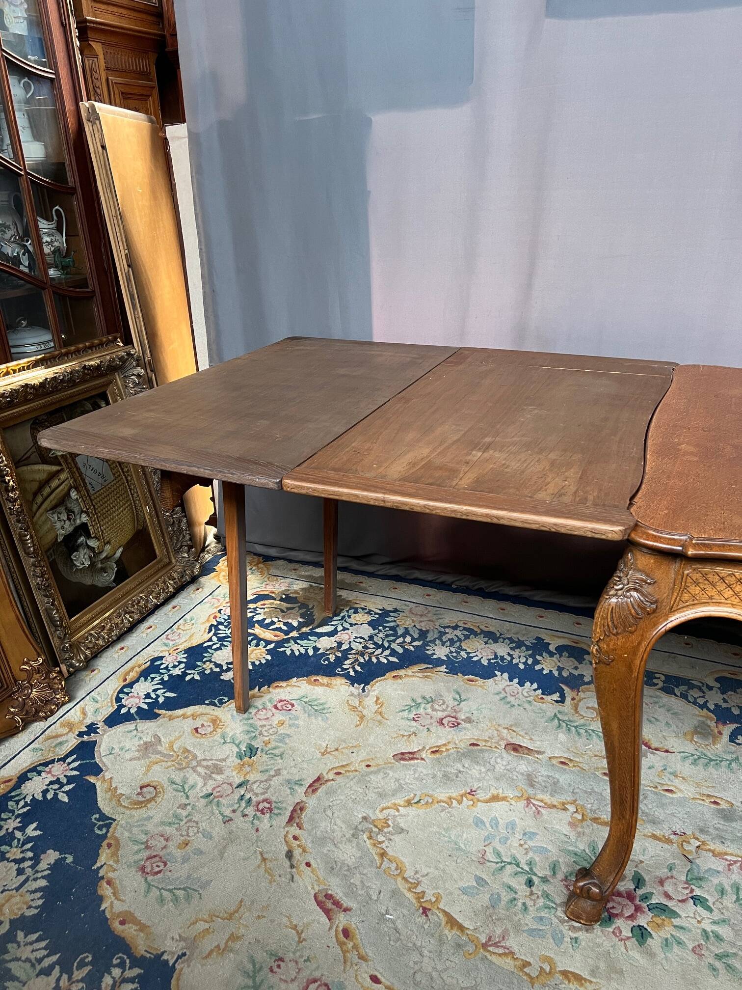 Table à manger extensible avec une longueur maximale 375 cm.