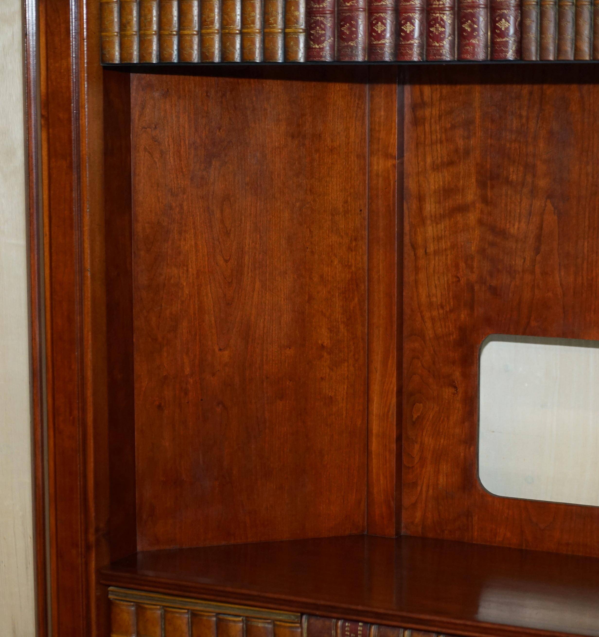 Bibliothèque Harrods Kennedy en Acajou pour TV et Médias