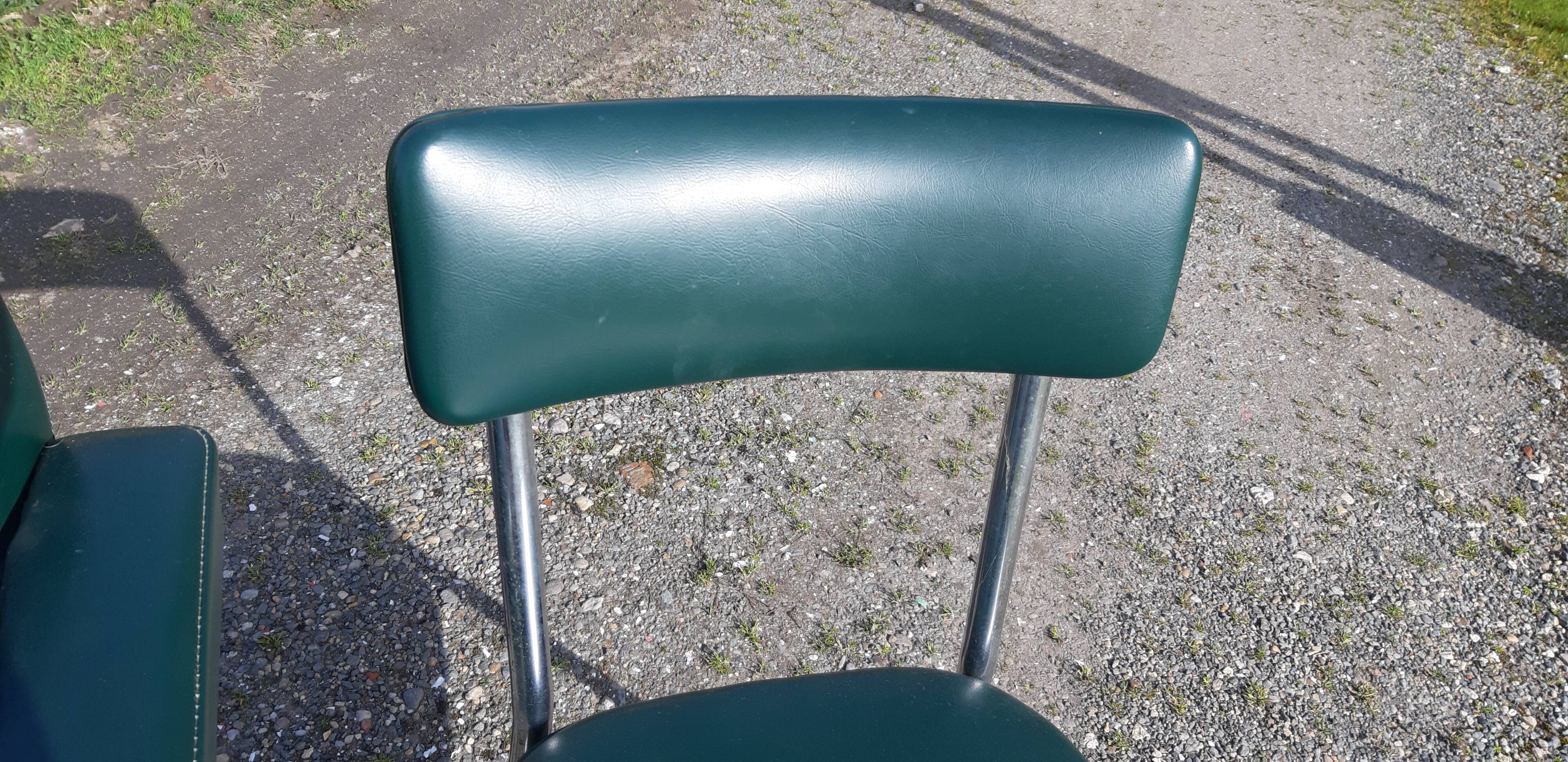 1 Chair and 2 Pullman Chairs