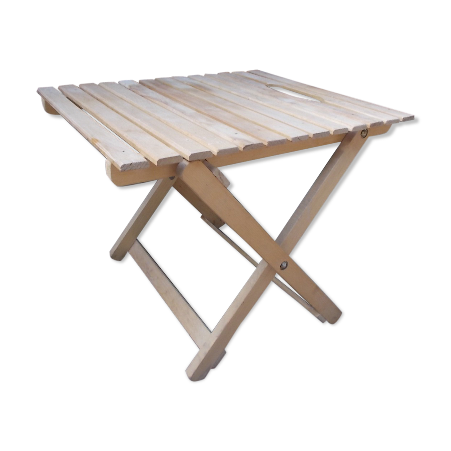 Folding table