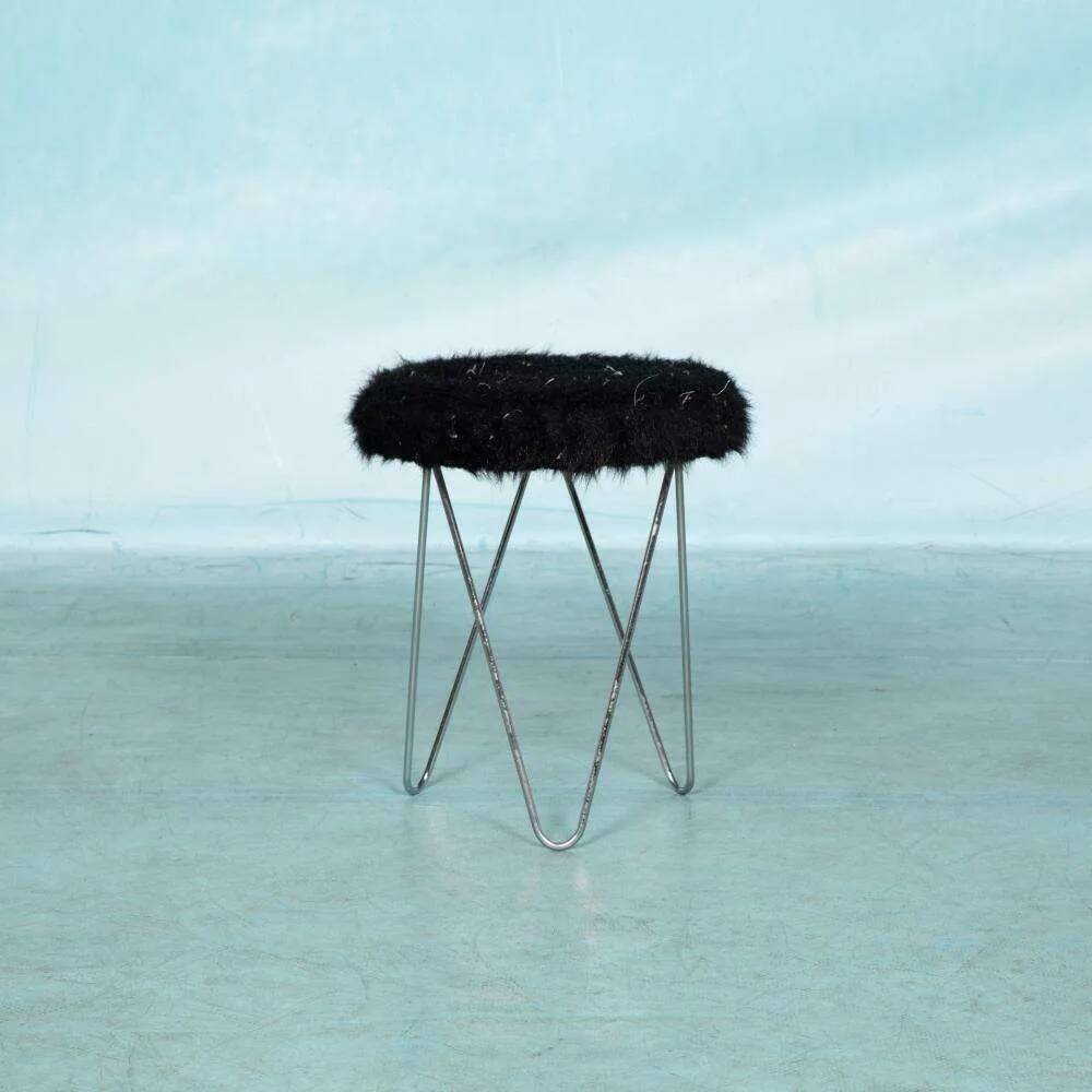 Hairpin stool in 1970s space style, fluffy stool