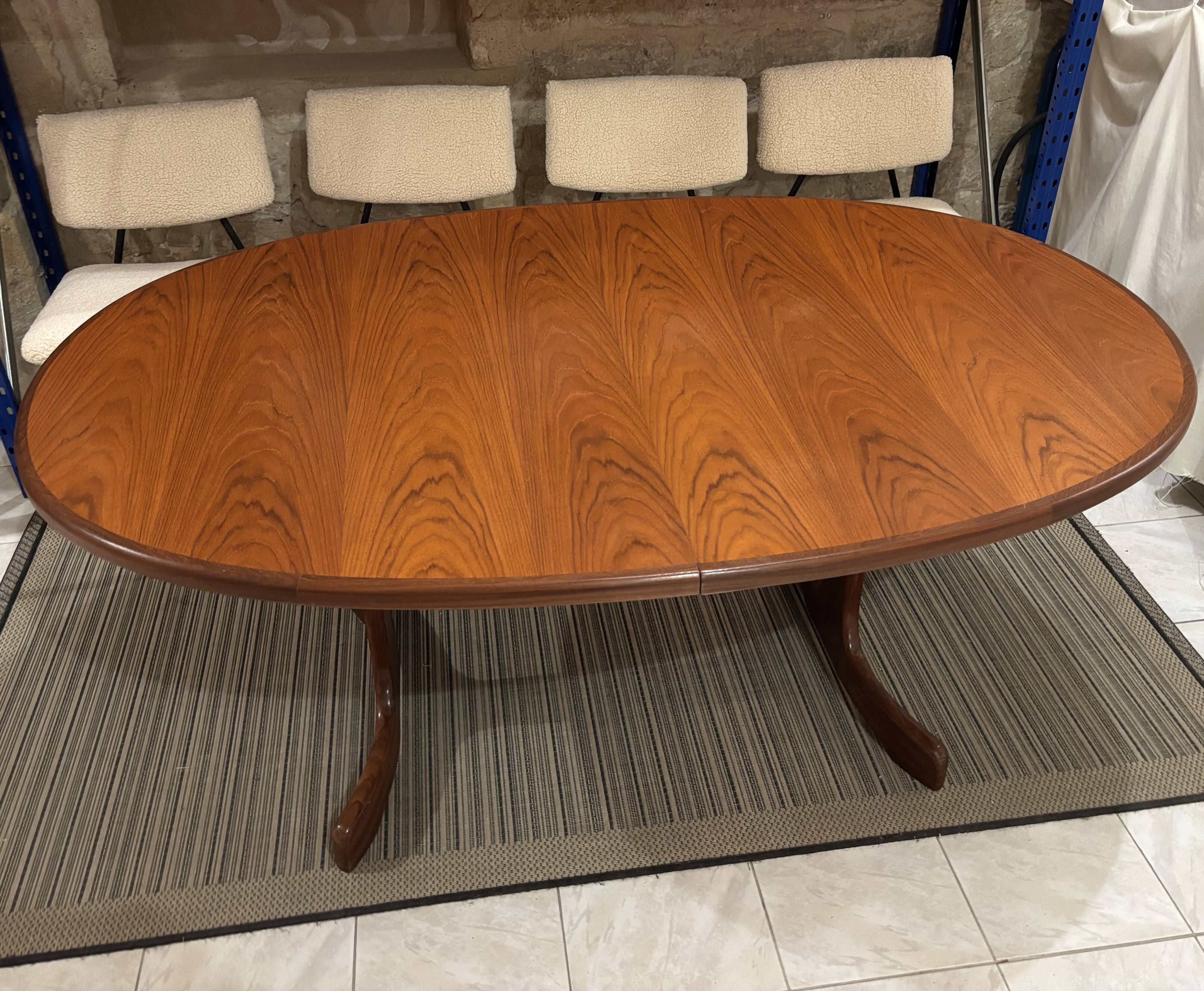 Table à manger scandinave ovale en teck avec rallonge centrale