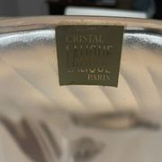 Decorative vase with birds in Lalique crystal, France, signed by the brand.