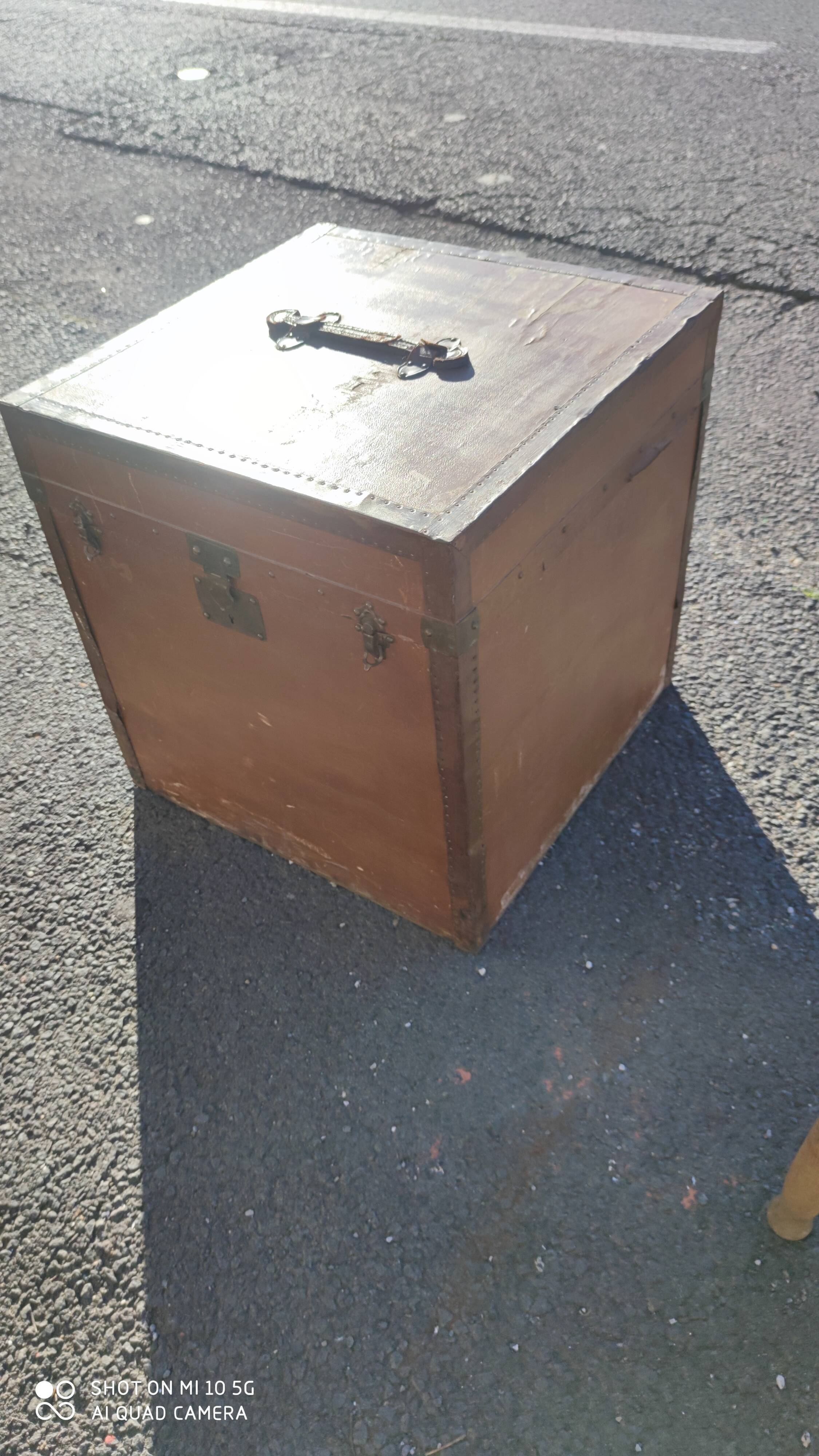 Malle de voyage en bois recouverte de moleskine vers 1900