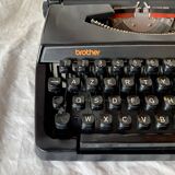 Old Brother 220 Deluxe mechanical typewriter - Made in Japan